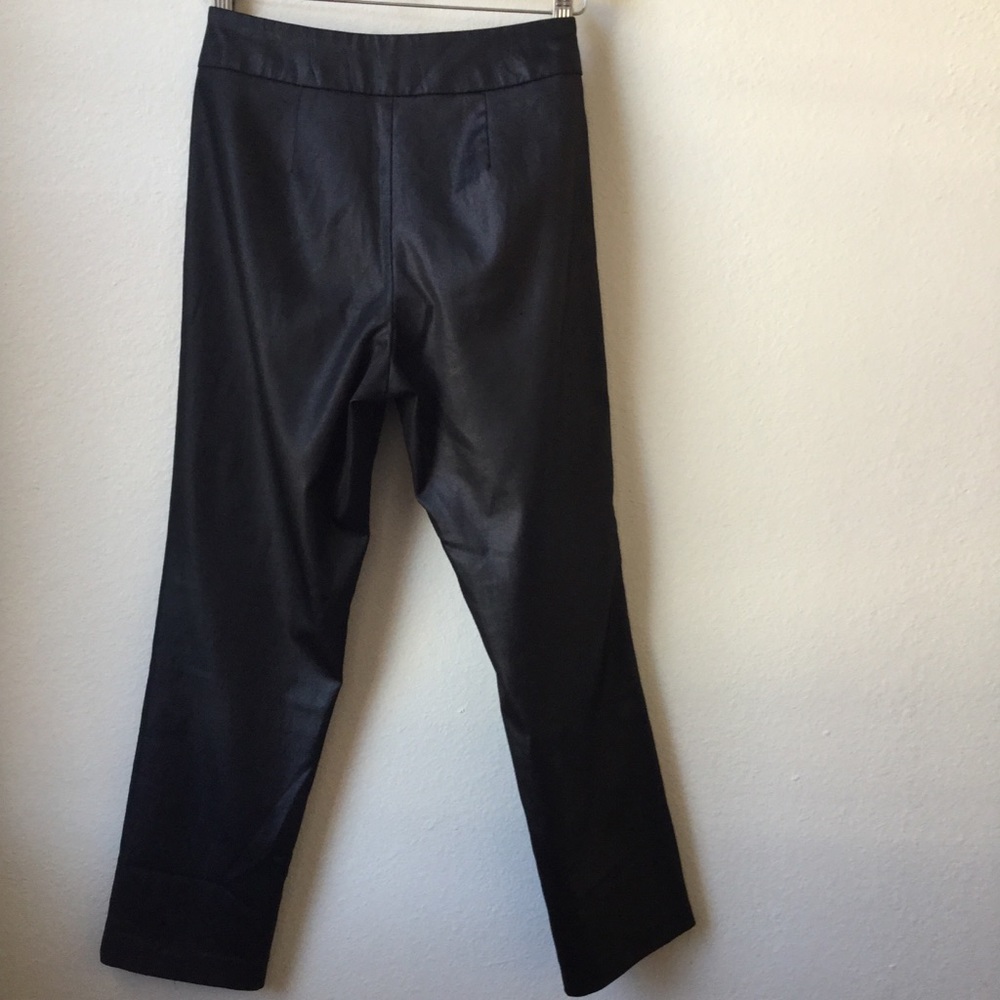 Shiny Cropped Pants - Picture 5 of 6